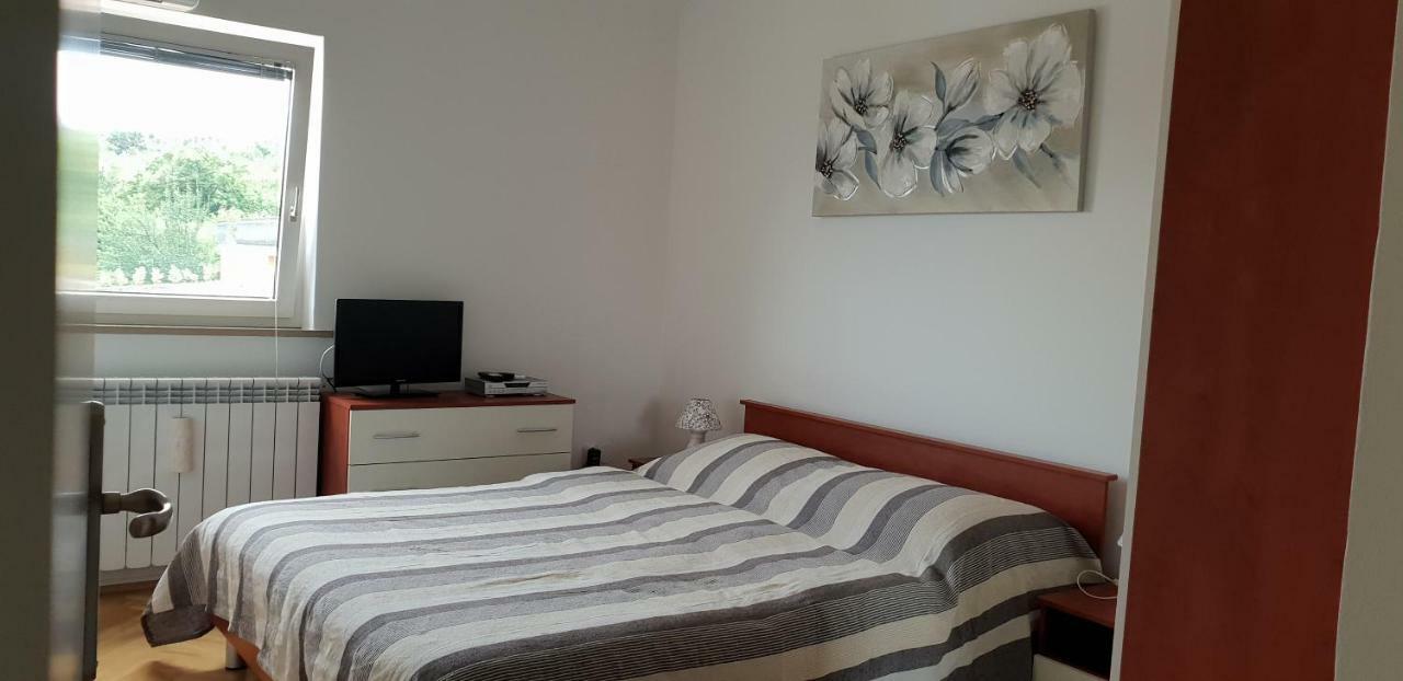 Apartman Ruza 2 Opric Bagian luar foto